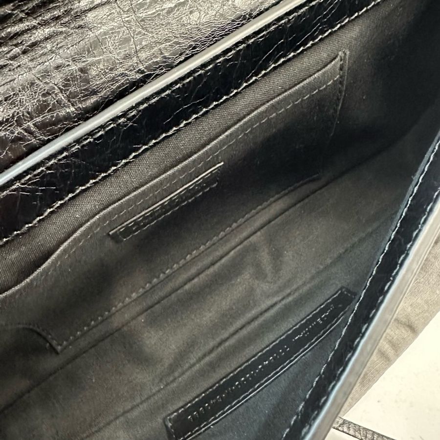 BALENCIAGA  Le Cagole 黑色羊皮銀扣機車包-7