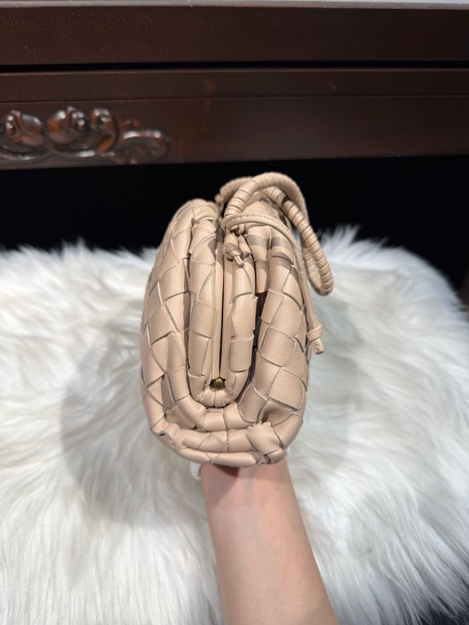葆蝶家 Bottega Veneta  BV編織米白色小雲朵 斜挎包-5