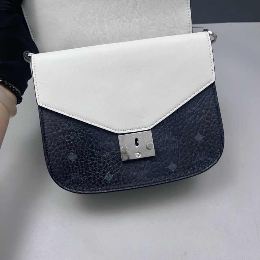 MCM拼色單肩郵差包 尺寸20*18*9cm-19