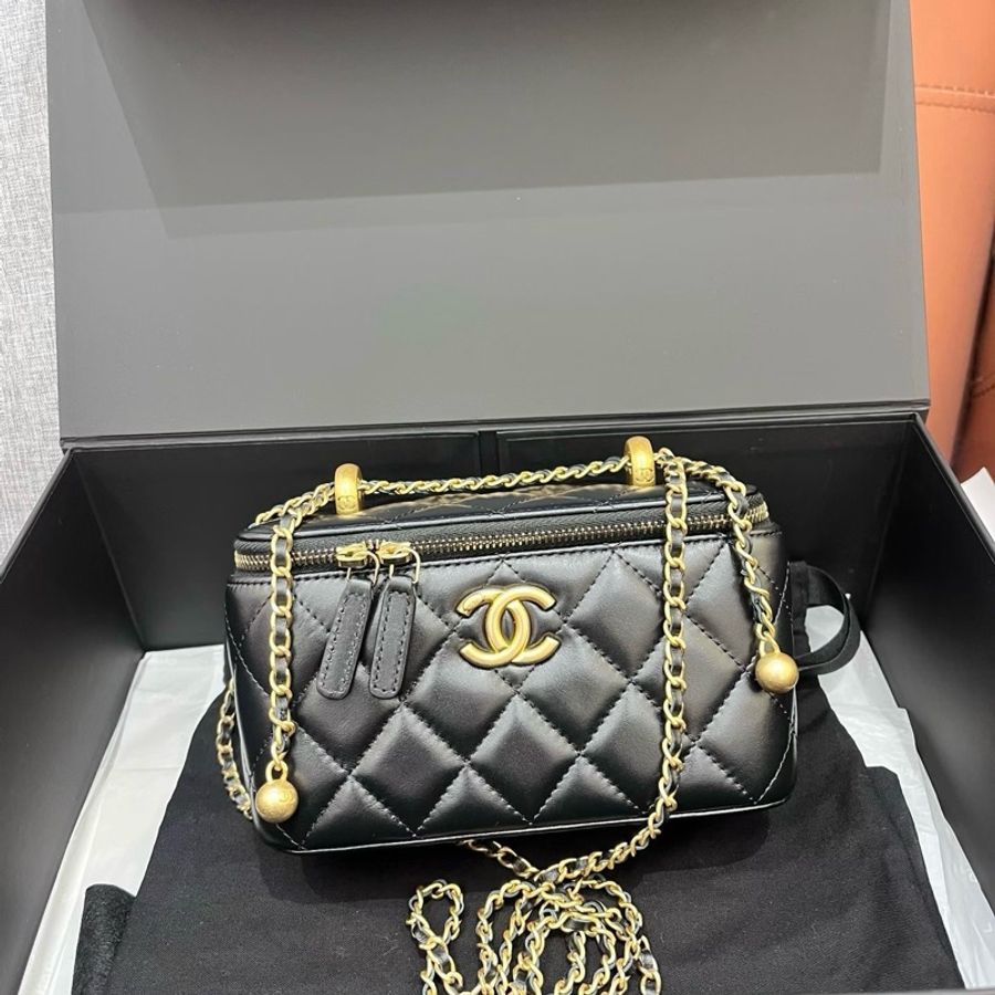 🧡芯片款Chanel香奈兒 黑金雙金珠金球長盒子化妝包斜背包-0