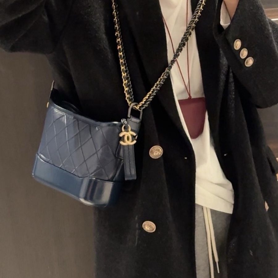 【Chanel香奈兒gabrielle流浪包 流浪小號 菱格黑金標 藍色小號 鏈條包】26開 可單肩-1