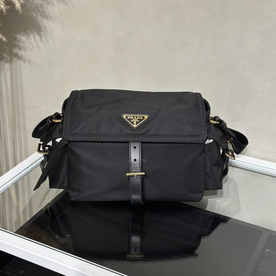 PRADA Prada Explore中號郵差包 - 黑金-0