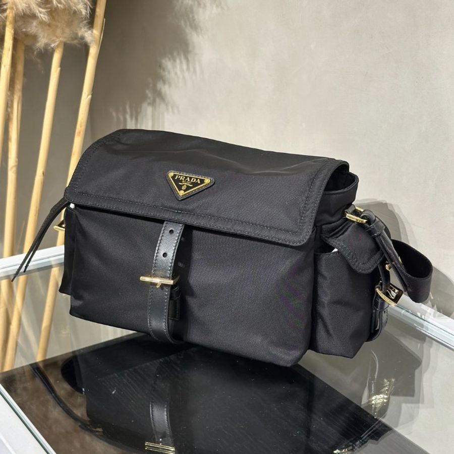 PRADA Prada Explore中號郵差包 - 黑金-3
