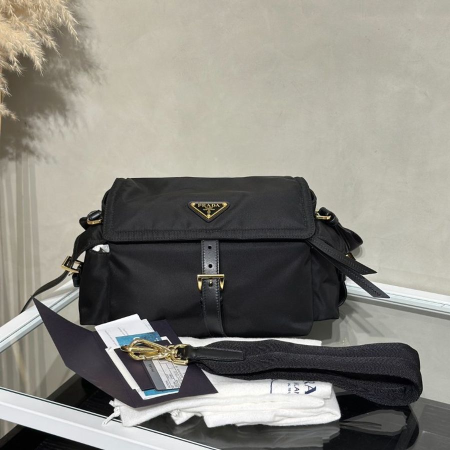 PRADA Prada Explore中號郵差包 - 黑金-11
