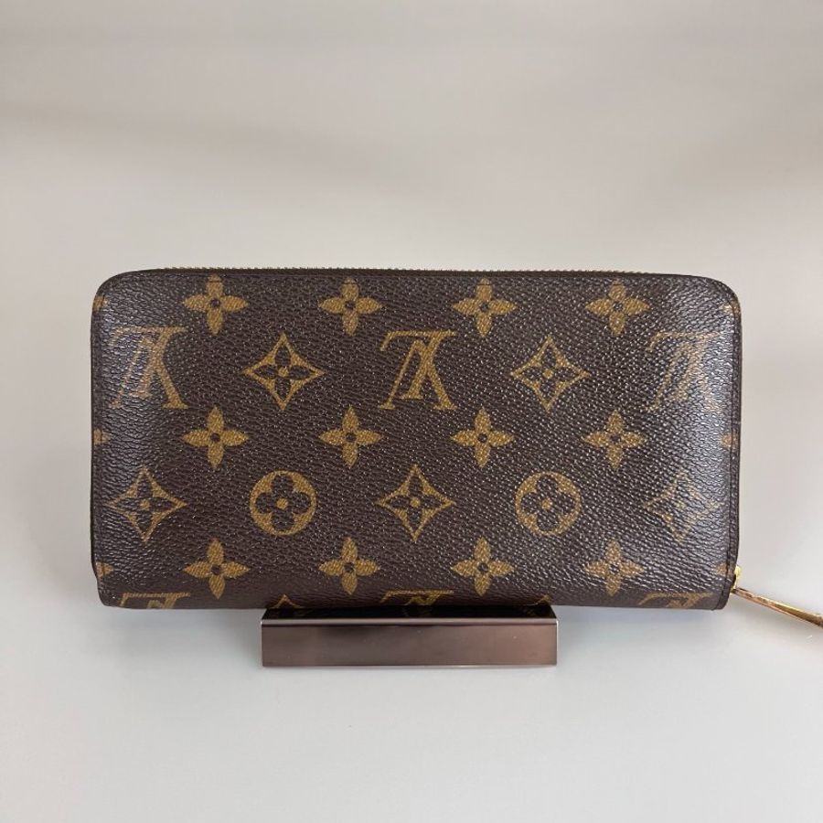 LV M42616  老花ㄇ拉長夾-1