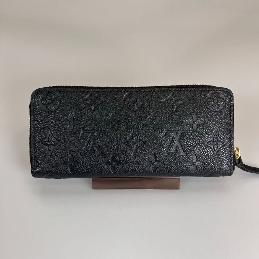 LV M60171  黑壓紋ㄇ拉長夾 窄版-1