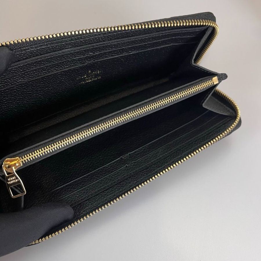 LV M60171  黑壓紋ㄇ拉長夾 窄版-4