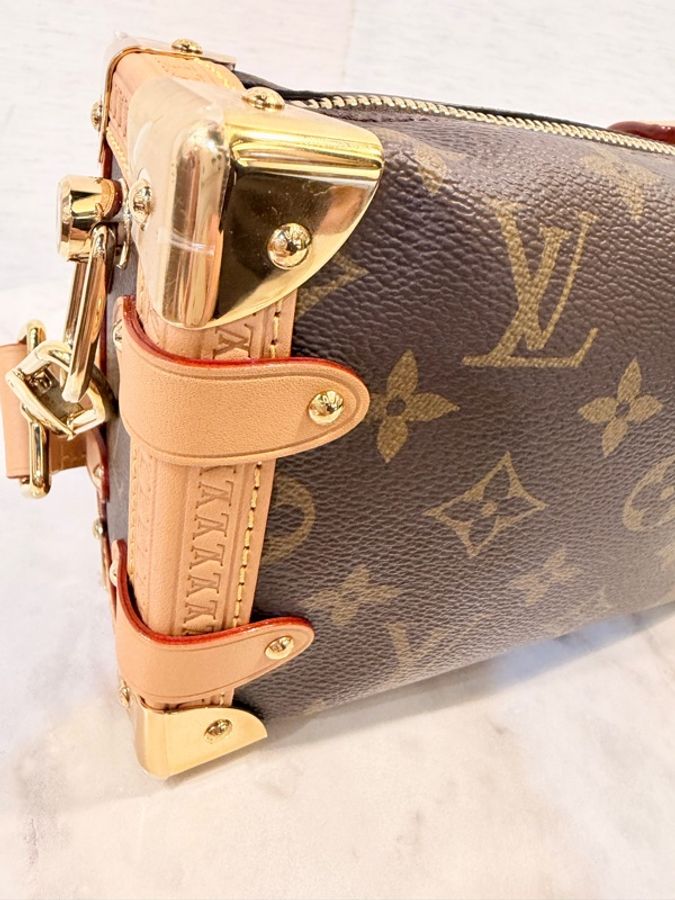 LV原花Slide Trunk PM肩斜背包-9