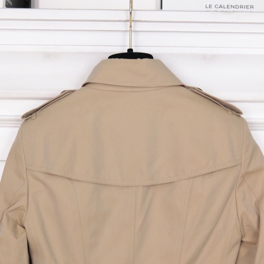 Burberry卡其色双排扣收腰两口袋风衣外套-8