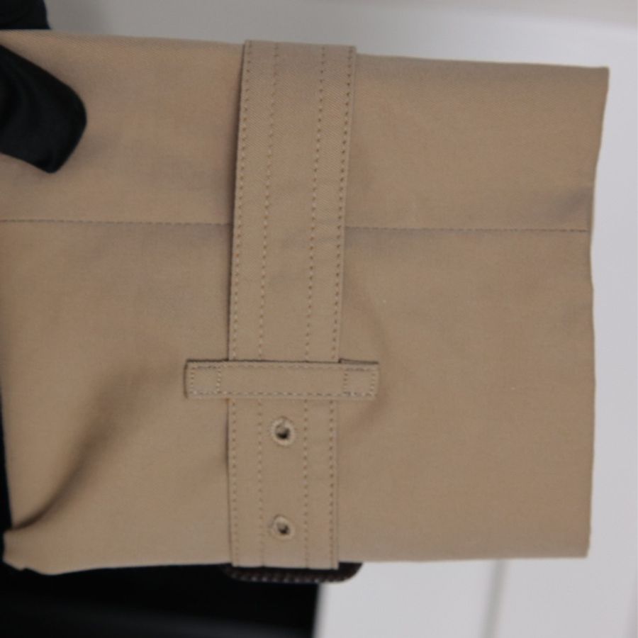 Burberry卡其色双排扣收腰两口袋风衣外套-25