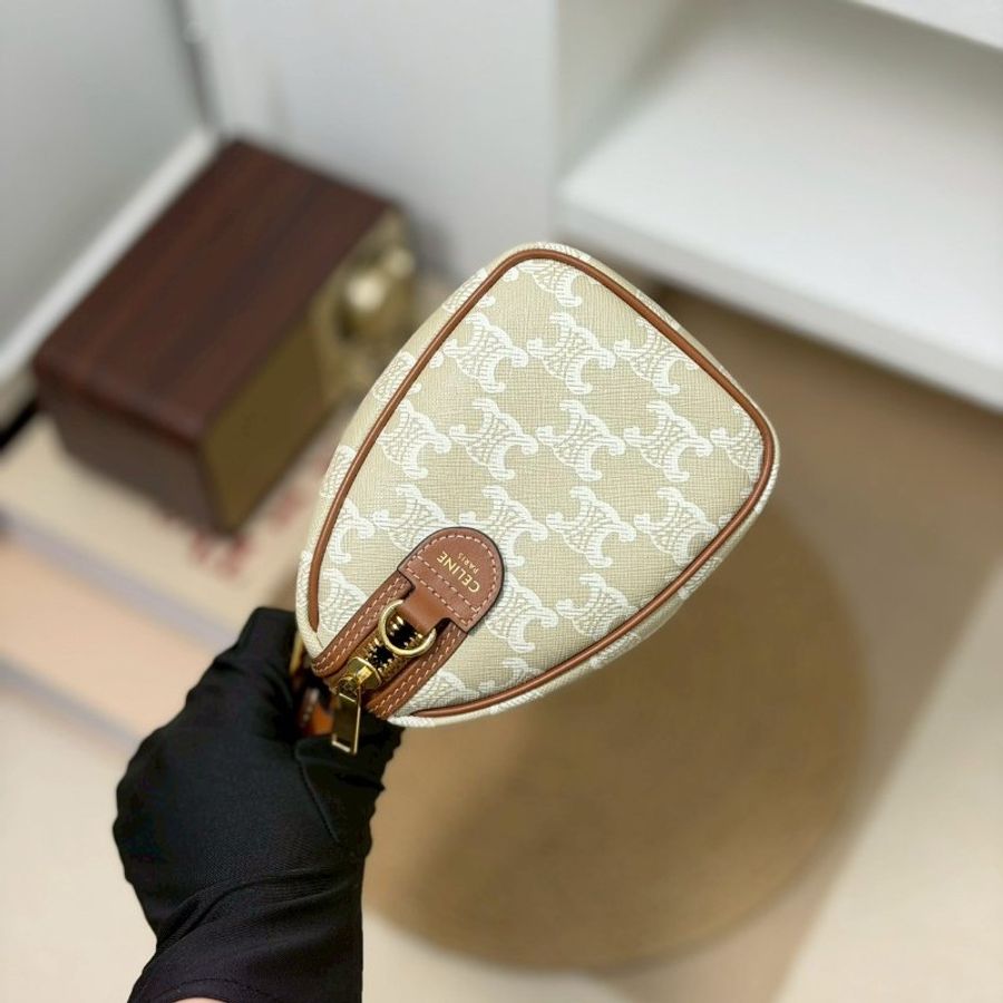（稀有燕麥色🥨）🏷️Celine 瑟琳．Boston 老花波士頓 新款D扣-3