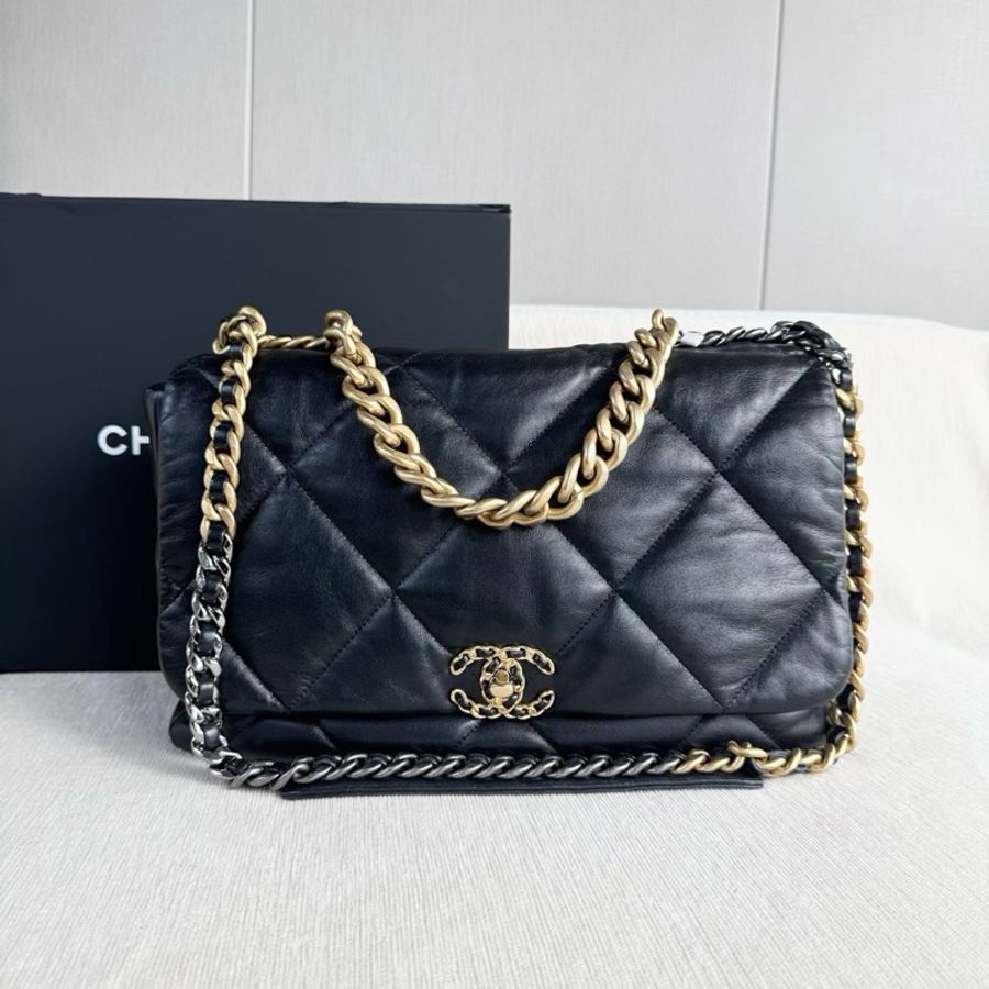 【威選精品】🖤 CHANEL 19 Maxi 機場包｜黑金羊皮 芯片款 🖤-3