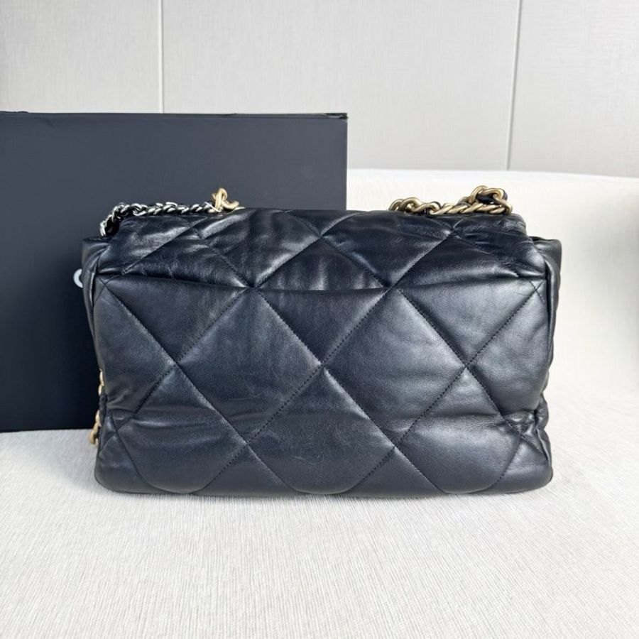 【威選精品】🖤 CHANEL 19 Maxi 機場包｜黑金羊皮 芯片款 🖤-6