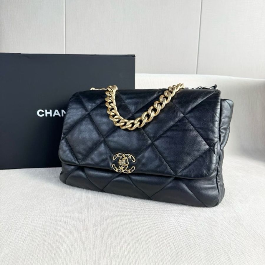 【威選精品】🖤 CHANEL 19 Maxi 機場包｜黑金羊皮 芯片款 🖤-7