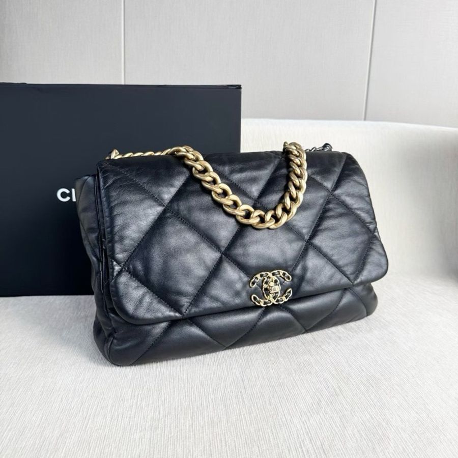 【威選精品】🖤 CHANEL 19 Maxi 機場包｜黑金羊皮 芯片款 🖤-9