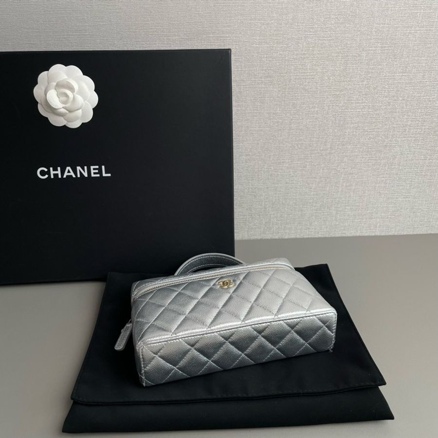 Chanel香奈兒🖤 26A銀色金扣💖  荔枝皮lp飯盒包💕 99新✨ 芯片款🩷 尺寸：19×12cm 附件：包裝盒 塵袋 肩帶 購證-4