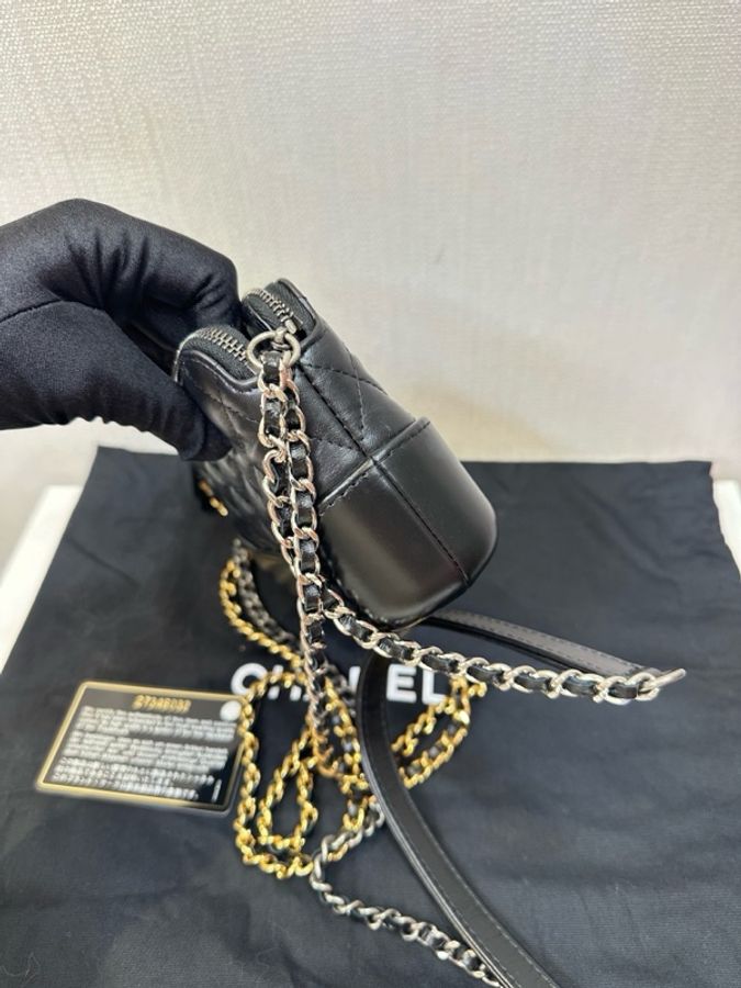 Chanel/香奈兒 Gabrielle 黑金流浪包 mini woc-3