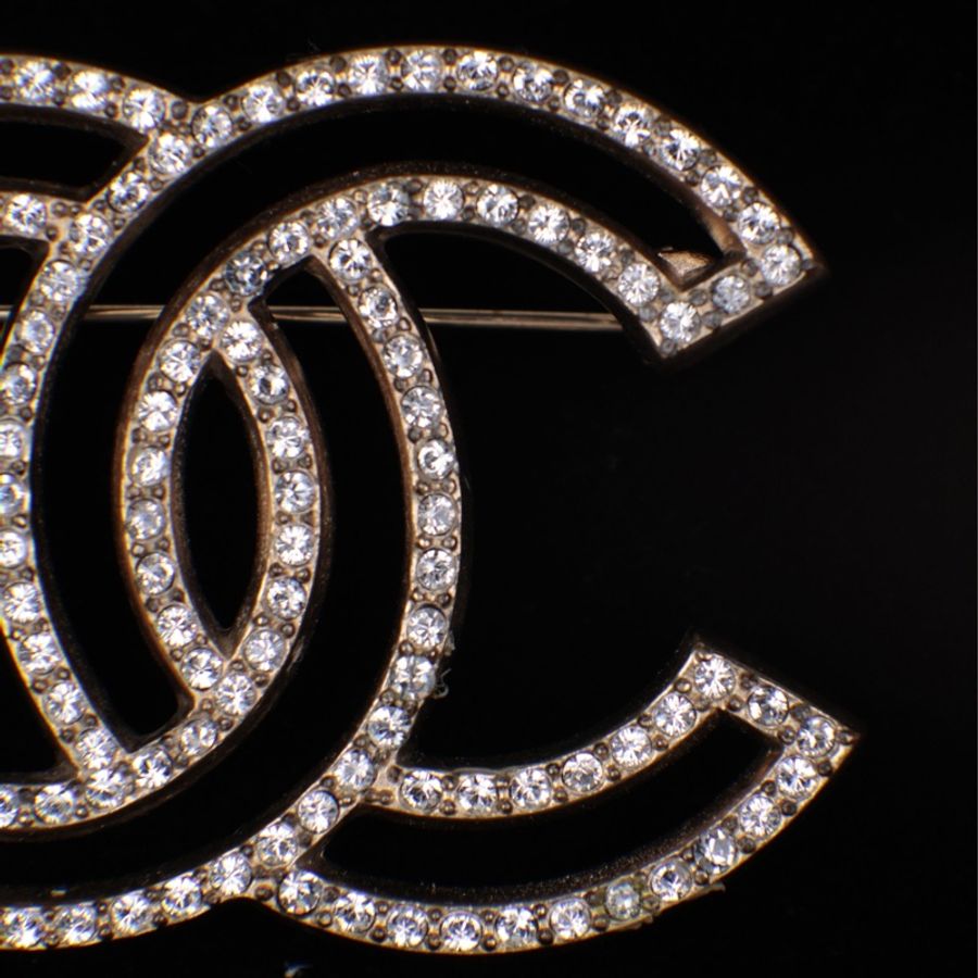 Chanel 17年金色镂空莱茵石CC胸针-4