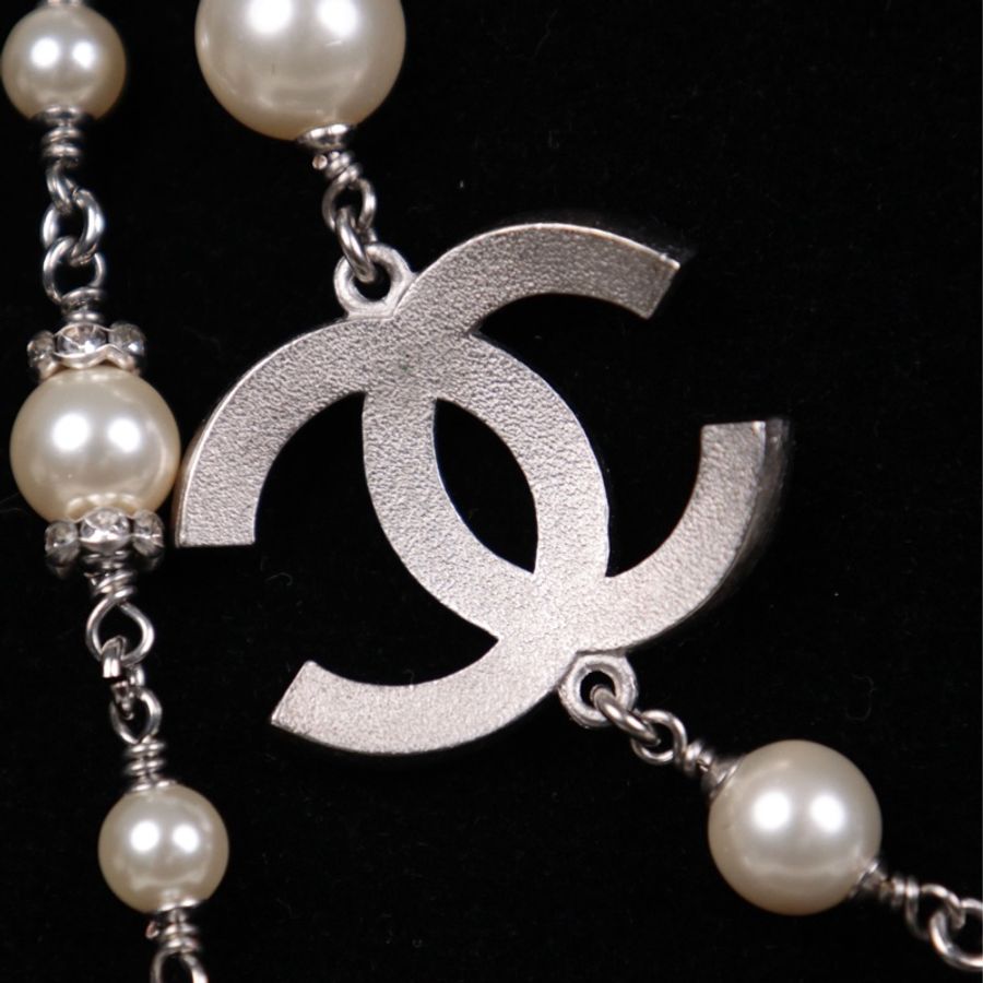 Chanel 13年白色珍珠莱茵石蝴蝶结吊坠毛衣链长项链-17