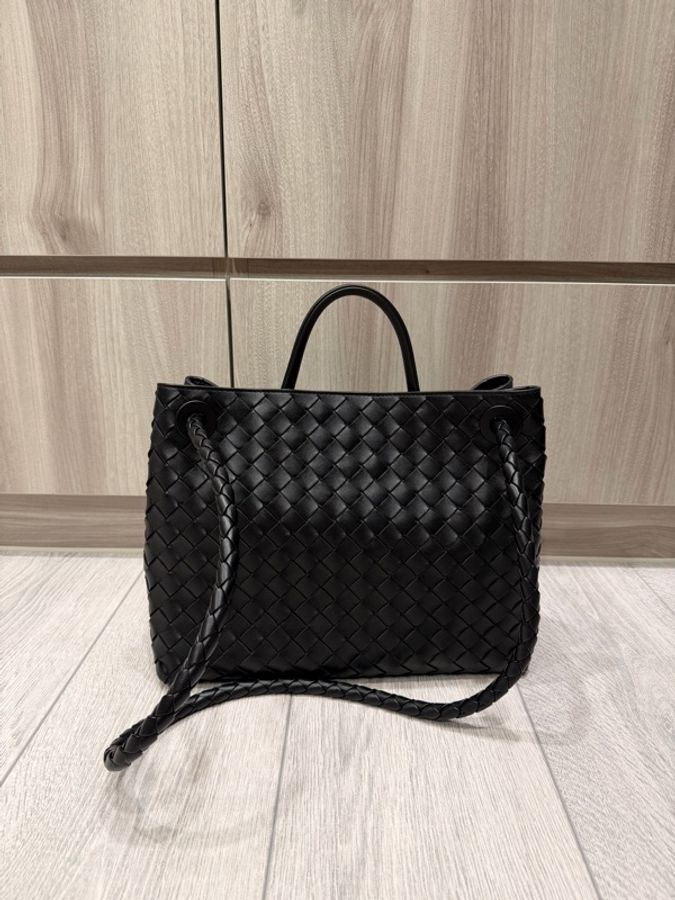 Bottega Veneta BV Andiamo 黑銀 中號 近全新-1