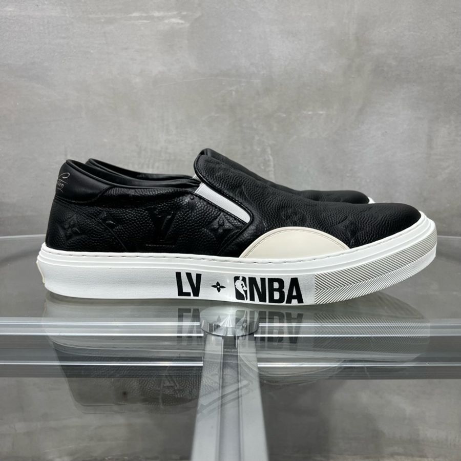 LOUIS VUITTON/路易威登 LV Ollie NBA聯名 黑色浮雕一腳蹬 尺碼/UK7.5 41.5碼-3