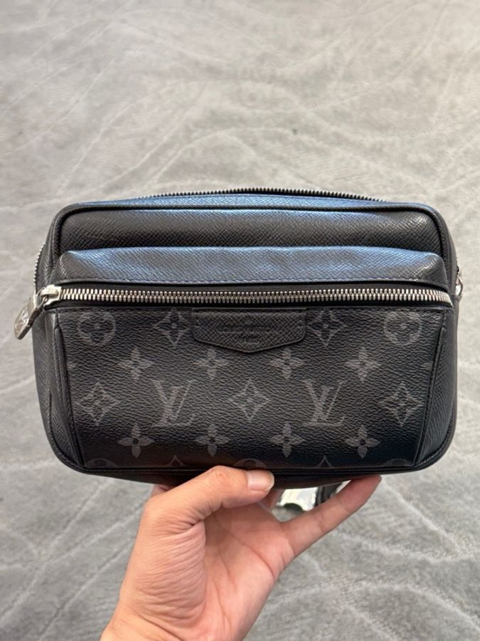 LV路易威登  out door經典老花腰包，郵差包-0