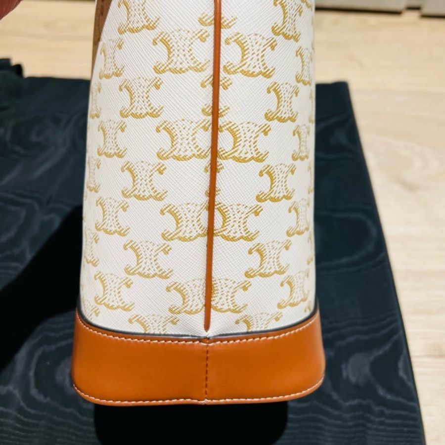 Celine 凱旋門滿版老花小號水桶包（白色）-4