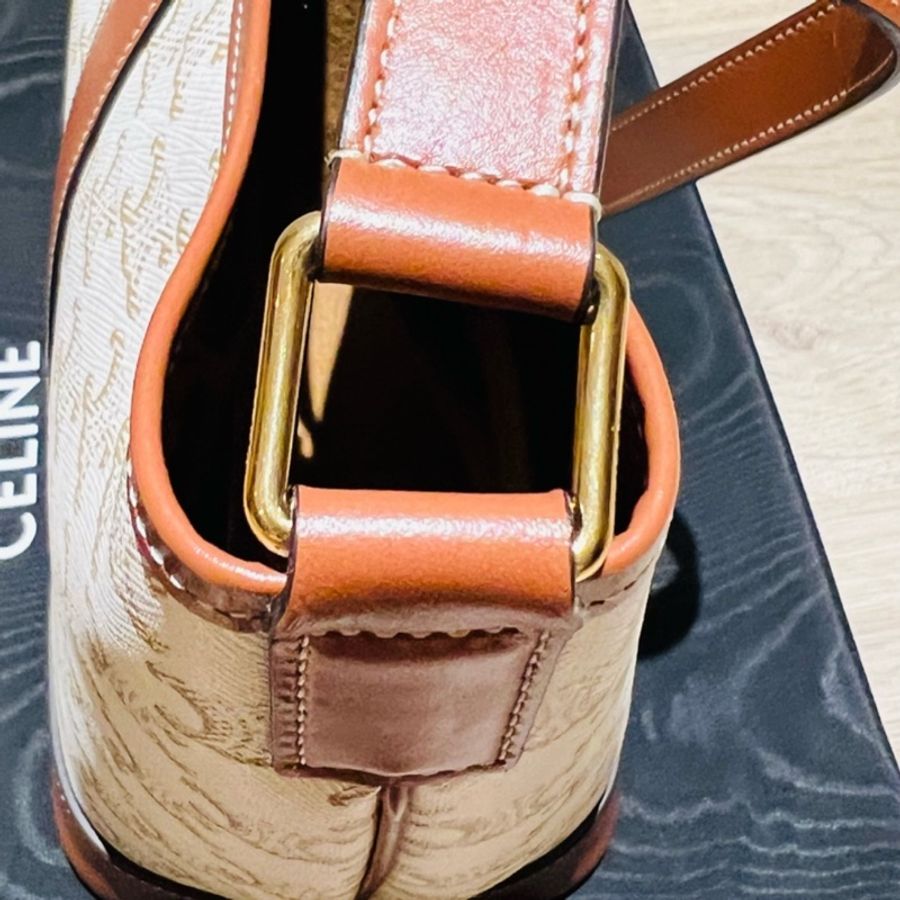 Celine 凱旋門滿版老花小號水桶包（白色）-15