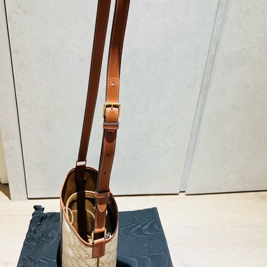 Celine 凱旋門滿版老花小號水桶包（白色）-21