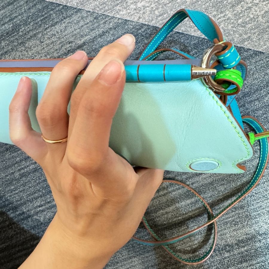 loewe gate手機包-9