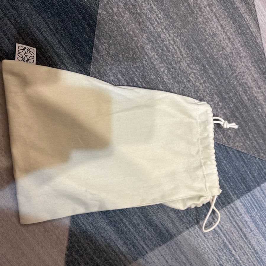 loewe gate手機包-10