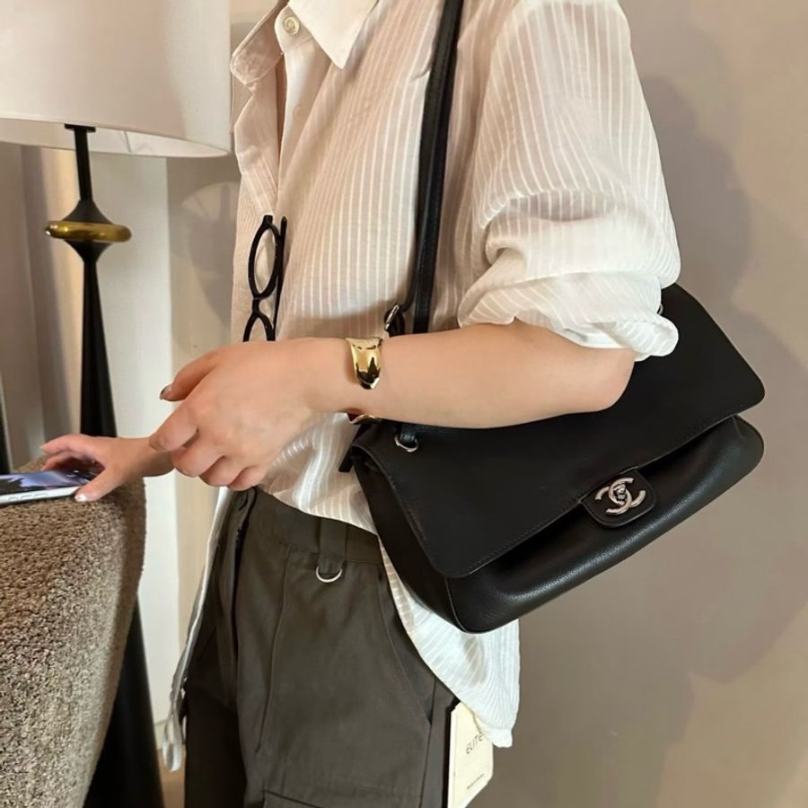 ✨香奈兒/Chanel 26a機場包32cm Maxi黑色牛皮 單肩包 銀扣Jennie同款-0