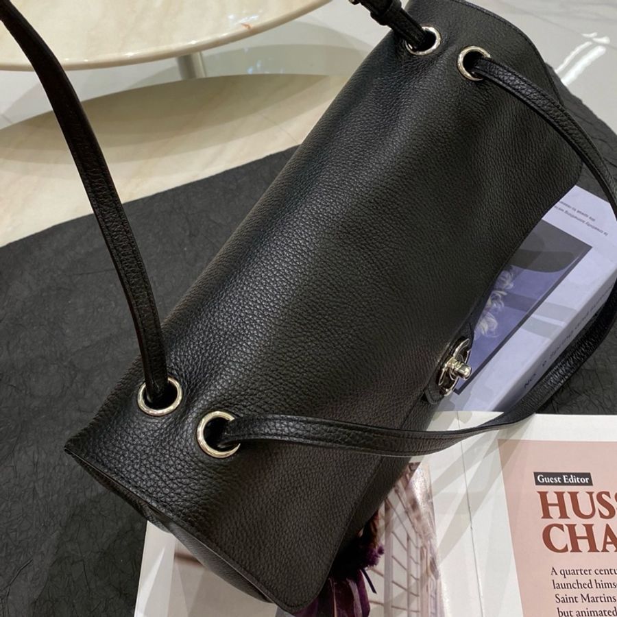 ✨香奈兒/Chanel 26a機場包32cm Maxi黑色牛皮 單肩包 銀扣Jennie同款-6