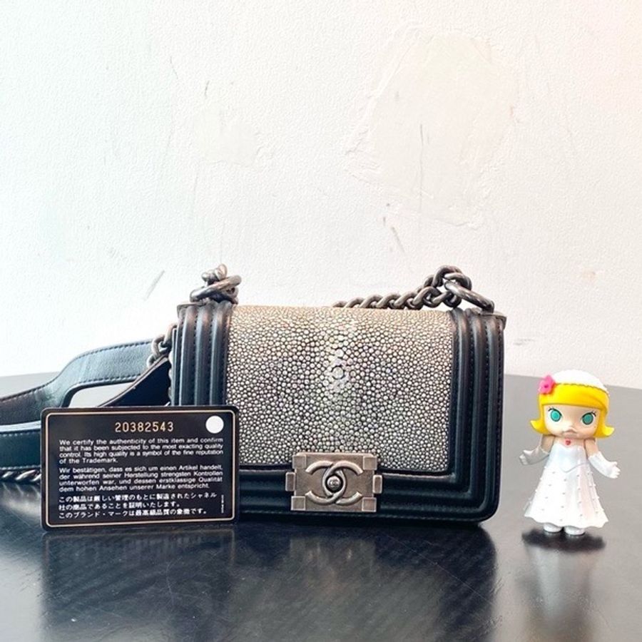 Chanel香奈兒 leboy mini  黑色幻彩魚皮，太稀有了！保卡在。-0