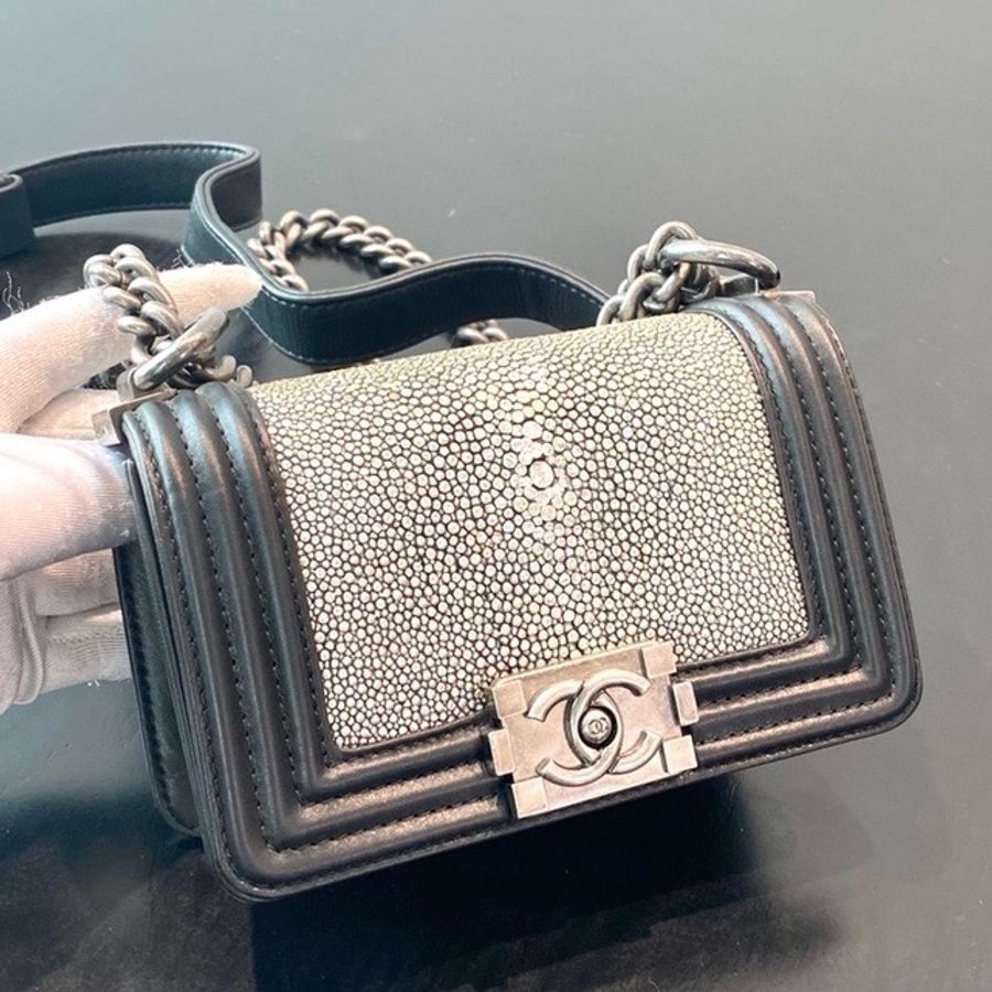 Chanel香奈兒 leboy mini  黑色幻彩魚皮，太稀有了！保卡在。-1