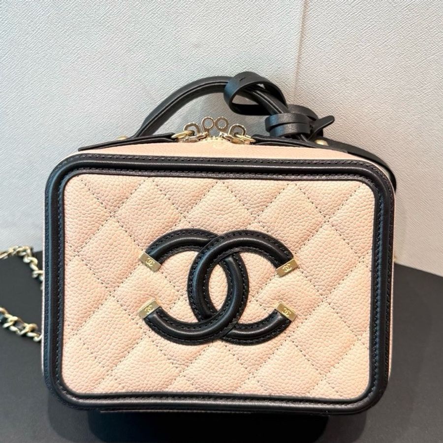 chanel 香奈兒米黑荔枝皮化妝包，配件如圖-1