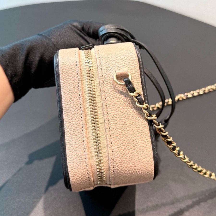 chanel 香奈兒米黑荔枝皮化妝包，配件如圖-4