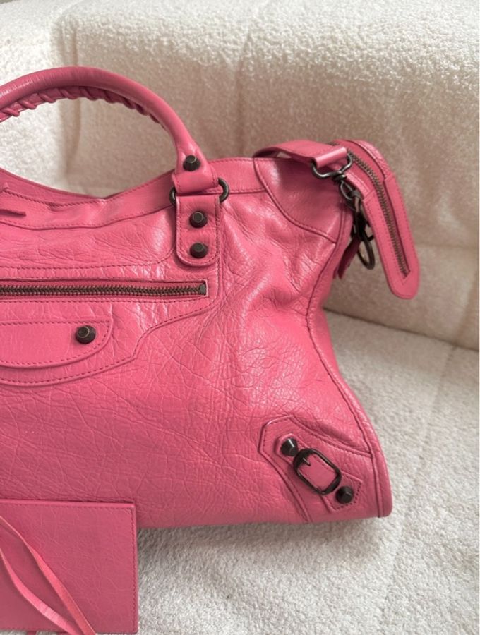 【甜辣泡泡糖🍭辣妹必備🔥全網最低價✨】巴黎世家vintage中古Balenciaga泡泡糖粉twiggy機車包｜圓筒包｜波士頓｜槍黑小釘 中號-4