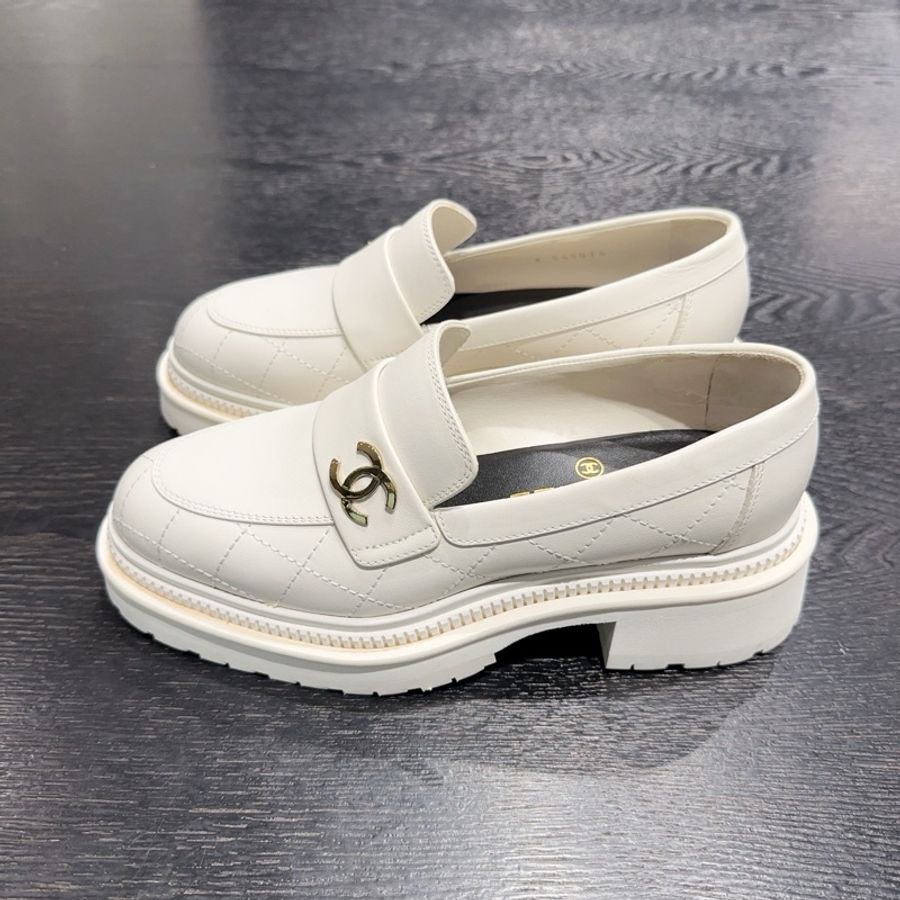 Chanel香奈兒白色菱格紋Logo厚底樂福鞋，女款，36.5碼，附件：防塵袋-0