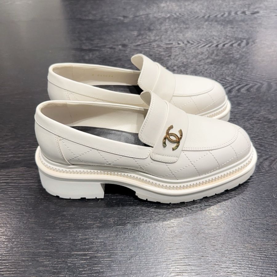 Chanel香奈兒白色菱格紋Logo厚底樂福鞋，女款，36.5碼，附件：防塵袋-1