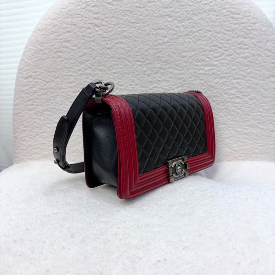 Chanel 香奈兒 黑色 紅色 羊皮 Boy Chanel 25 肩背包 鍊帶包 銀釦 A67086-2
