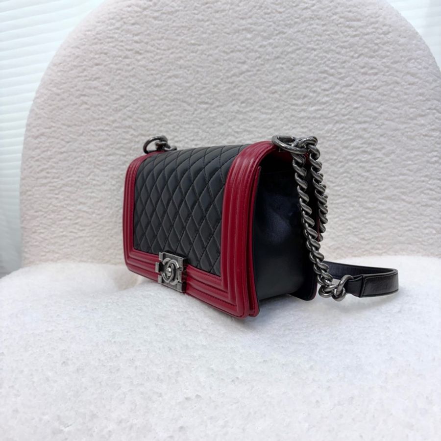 Chanel 香奈兒 黑色 紅色 羊皮 Boy Chanel 25 肩背包 鍊帶包 銀釦 A67086-3
