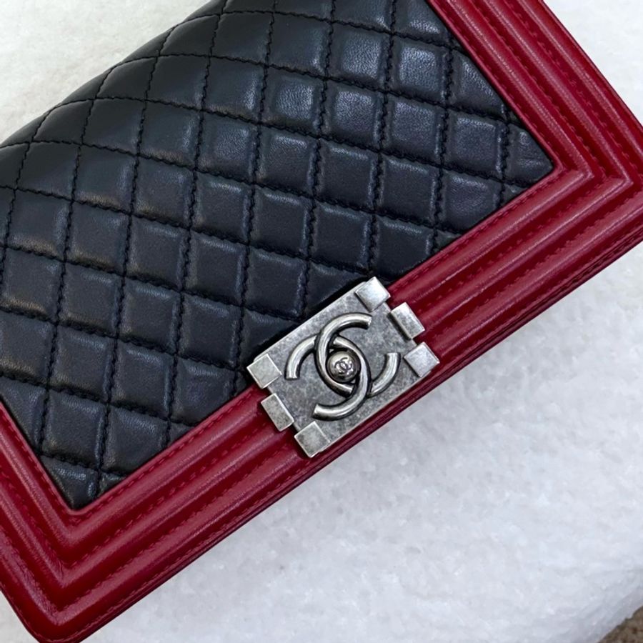 Chanel 香奈兒 黑色 紅色 羊皮 Boy Chanel 25 肩背包 鍊帶包 銀釦 A67086-15