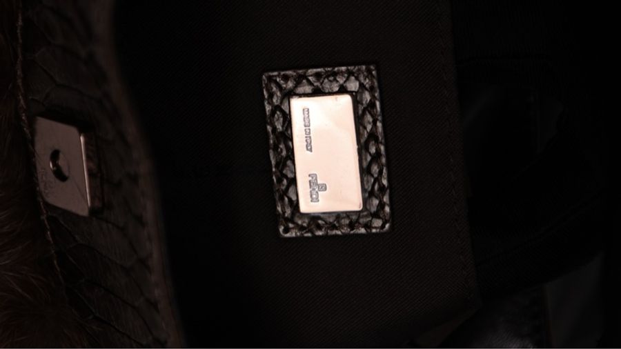 Fendi 棕色皮草拼接蛇皮法棍包腋下包单肩包-24