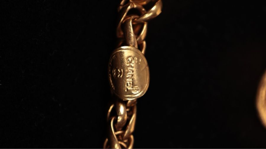 Chanel 素金椭圆镂空cc吊坠项链-11