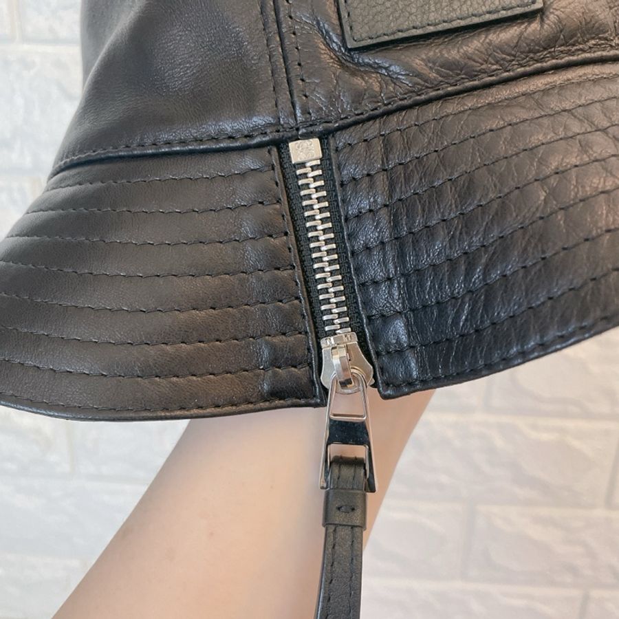 近新✨ LOEWE 經典皮標烙印LOGO小羊皮遮陽/漁夫帽-6