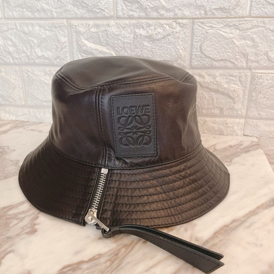 近新✨ LOEWE 經典皮標烙印LOGO小羊皮遮陽/漁夫帽-7