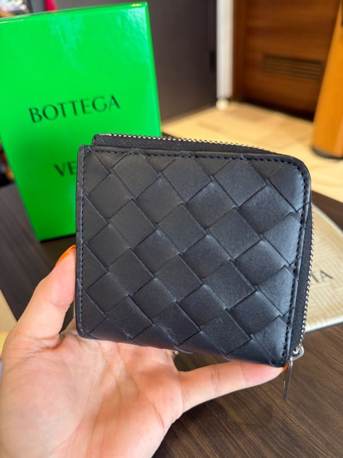 使用不到一個月 BV 編織 L型短夾 黑 Intrecciato Square Zip Around Wallet-0