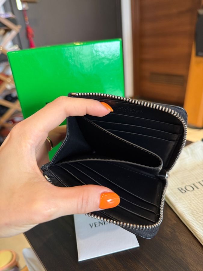 使用不到一個月 BV 編織 L型短夾 黑 Intrecciato Square Zip Around Wallet-1