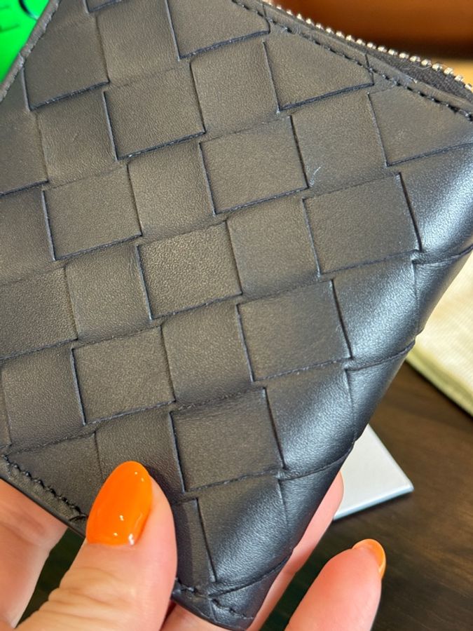 使用不到一個月 BV 編織 L型短夾 黑 Intrecciato Square Zip Around Wallet-3